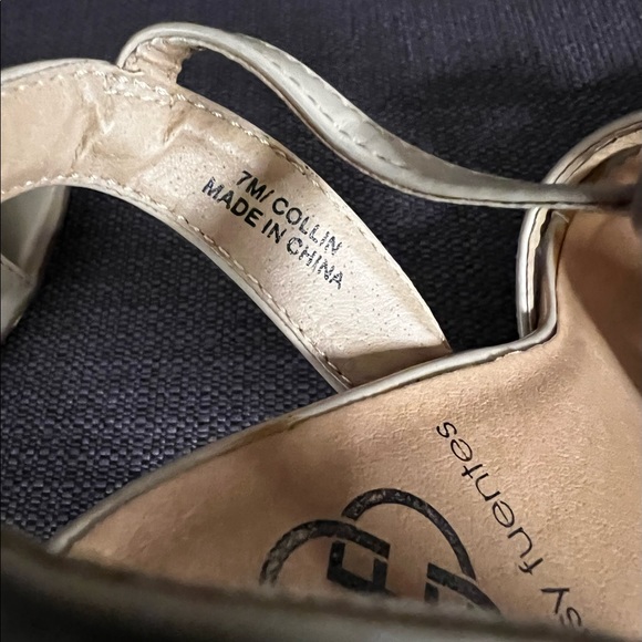 Daisy Fuentes patent leather nude heels size 7 - Picture 8 of 8